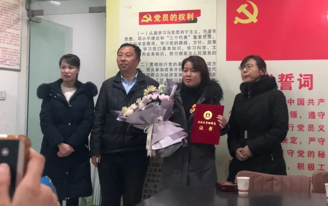 眾信醫(yī)藥吳俊艷榮獲雁塔區(qū)“勞動模范”榮譽(yù)稱號！